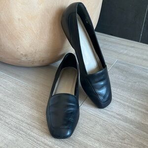 Worthington black leather flats, 8N